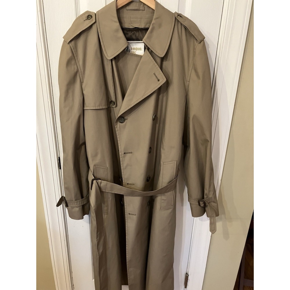 NWOT Men's London Fog Tan Trench coat Size 45L Zip out Lining Overcoat Classic